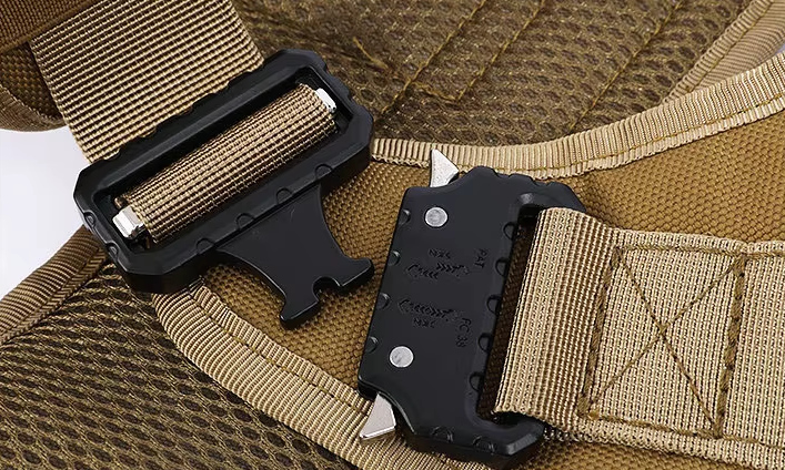 Arnés táctico + bordado y 1 parche